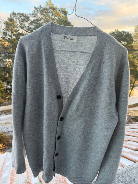 Grå stickad cardigan